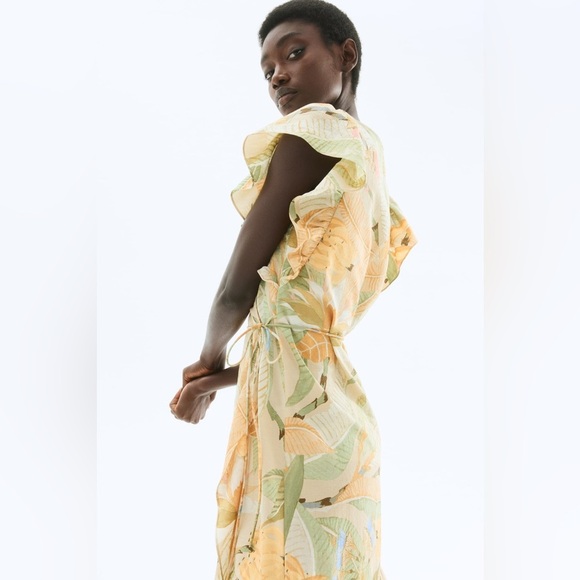H&M PATTERNED WRAP-FRONT DRESS Floral/Beige - Picture 2 of 12